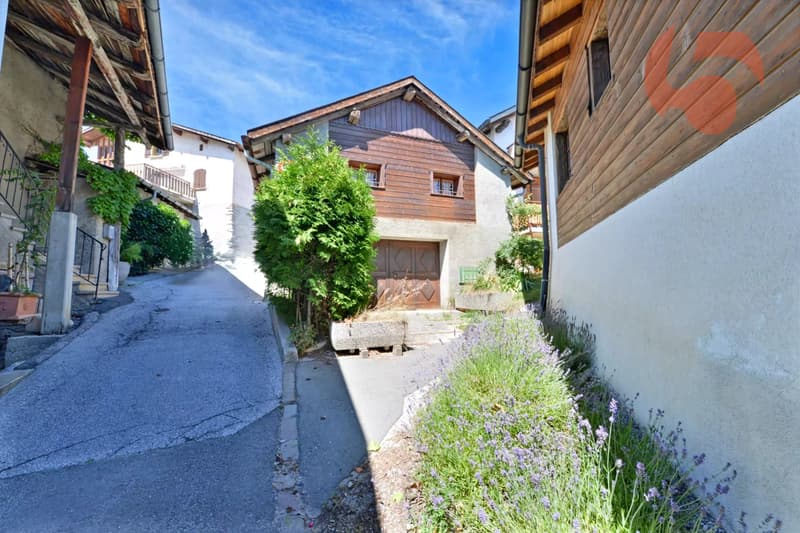 Authentique maison villageoise à fort potentiel avec garage et carnotzet (7)