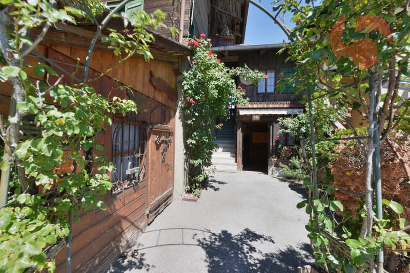 Authentique maison villageoise à fort potentiel avec garage et carnotzet (2)