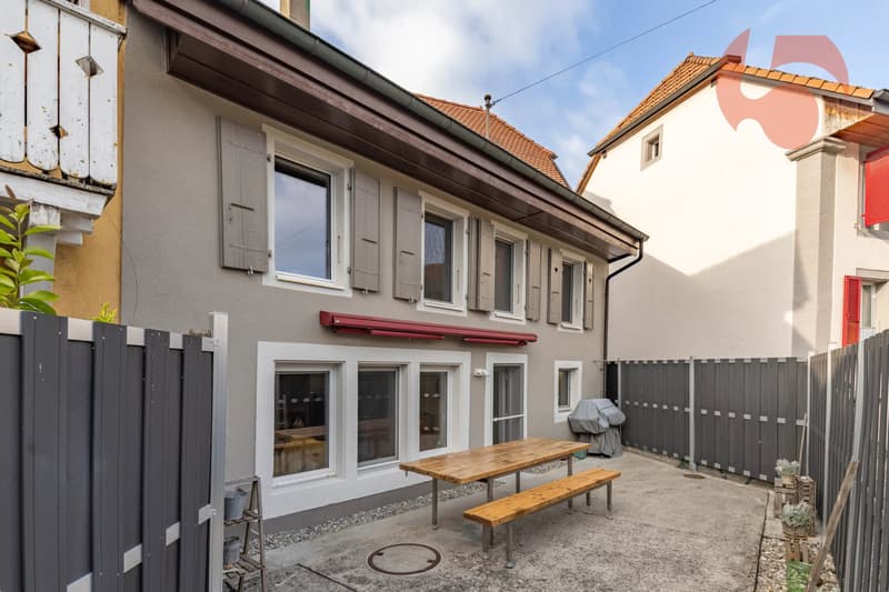 Belle maison villageoise rénovée avec terrasses et jardin (3)
