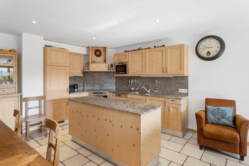 Magnifique appartement de 5.5 pièces – Ambiance chalet au cœur des Alpes (4)