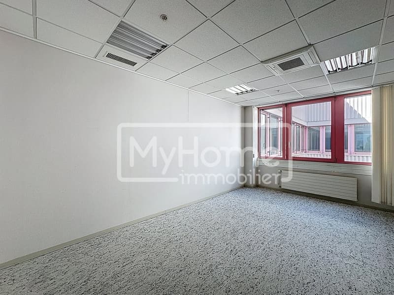 Grand local de 805 m2 avec plus de 8 pièces à Lonay (5)