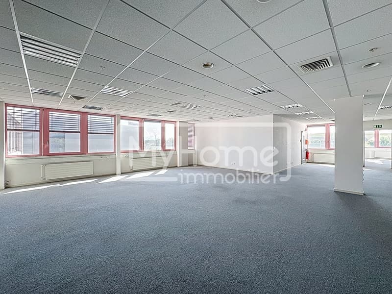 Grand local de 805 m2 avec plus de 8 pièces à Lonay (6)
