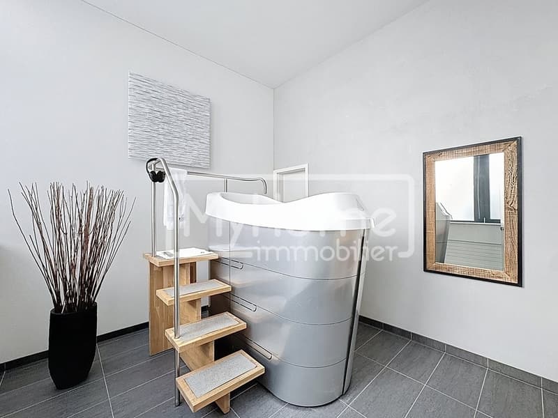 Salle de fitness de 967 m2 à Lonay entièrement équipée à louer (6)