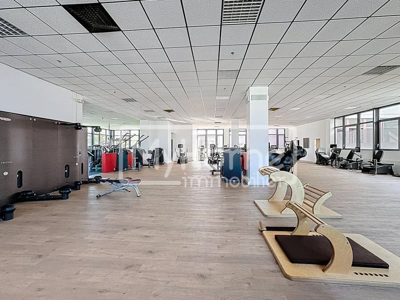 Salle de fitness de 967 m2 à Lonay entièrement équipée à louer (2)