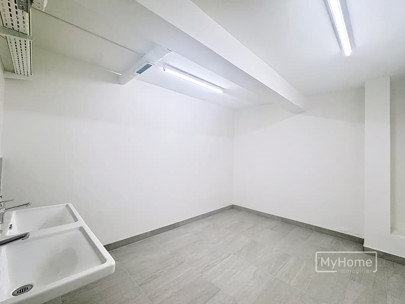 Espace professionnel à louer  250 m2 au centre historique dOrbe (6)