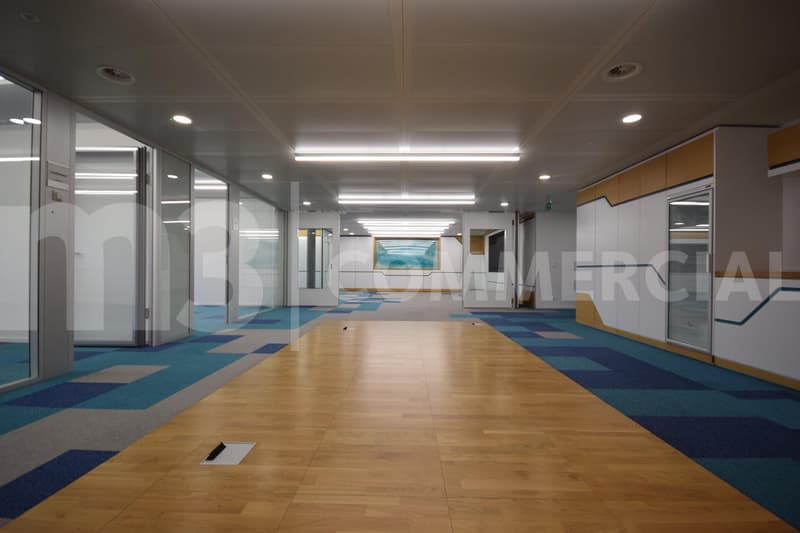 Belle surface de bureaux de 900 m2 (2)