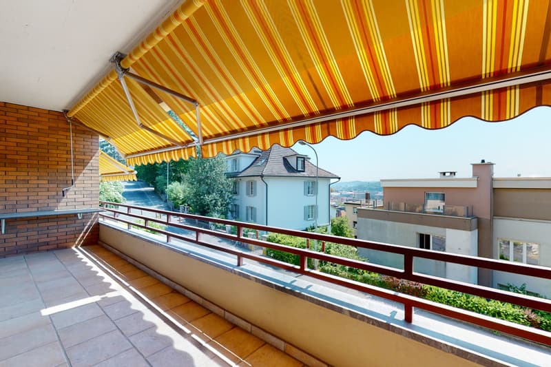 Helle Wohnung mit Balkon und Aussicht, VERKAUFT MIT ADDITIONAL STUDIO (1)