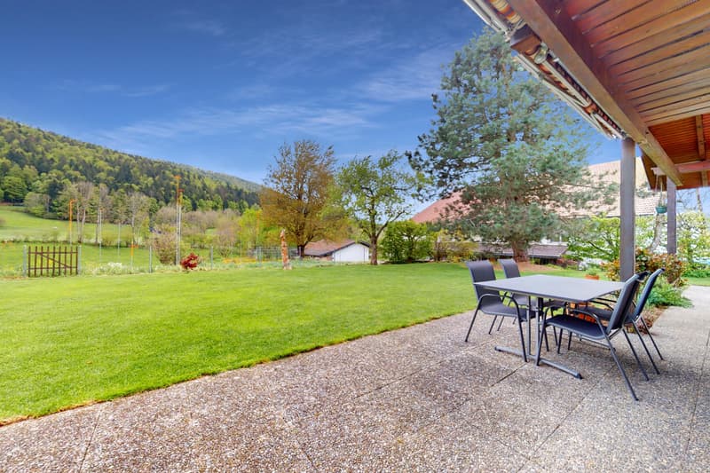 Charmante & spacieuse villa avec beau jardin à 20 minutes de Neuchâtel (2)