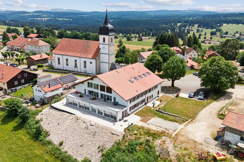 Splendide 5.5p sous les combles orienté sud dans bâtiment historique! (1)