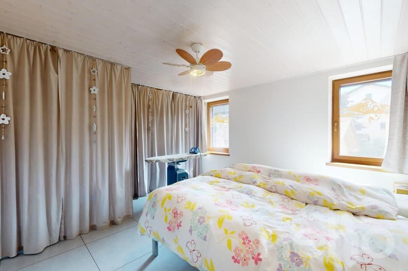 Rare à la vente : Maison familiale avec couvert à voitures ! (4)