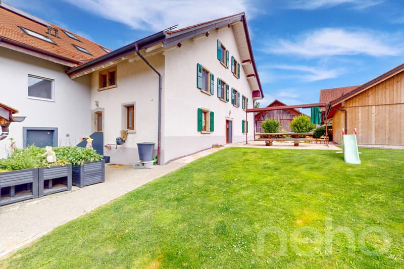 Rare à la vente : Maison familiale avec couvert à voitures ! (2)