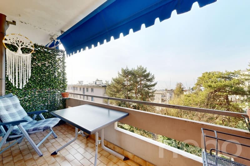 "Bel appartement rénové de 4,5 pces avec vue sur le lac à Lausanne"