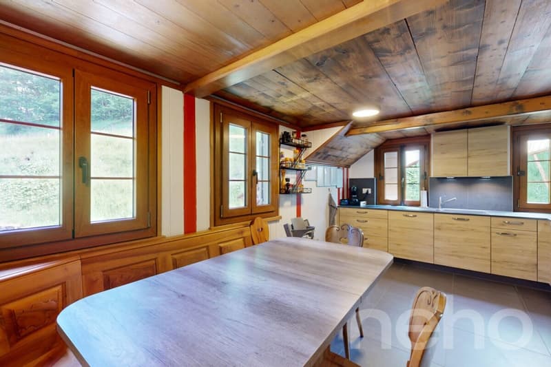 Authentique chalet rénové - grand terrain au bord de la rivière (4)