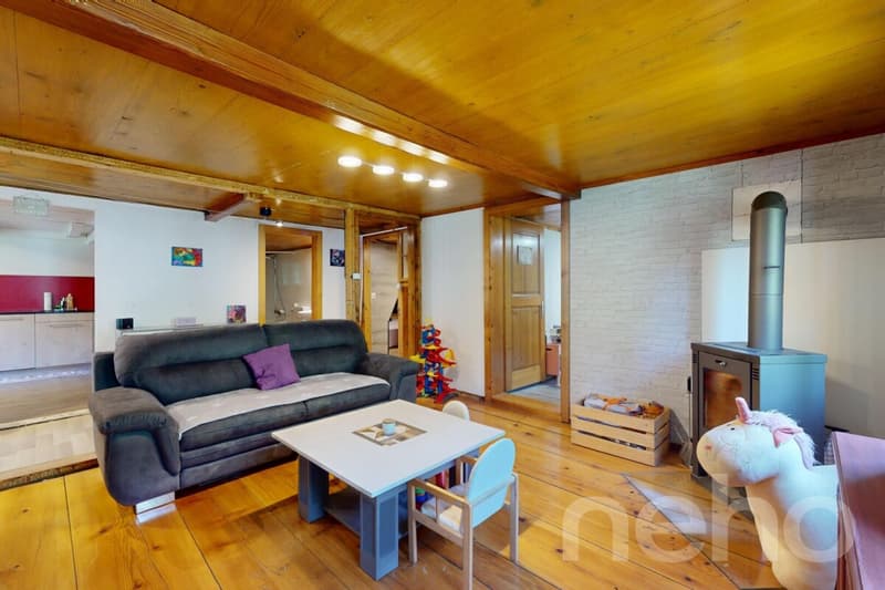 Authentique chalet rénové - grand terrain au bord de la rivière (9)