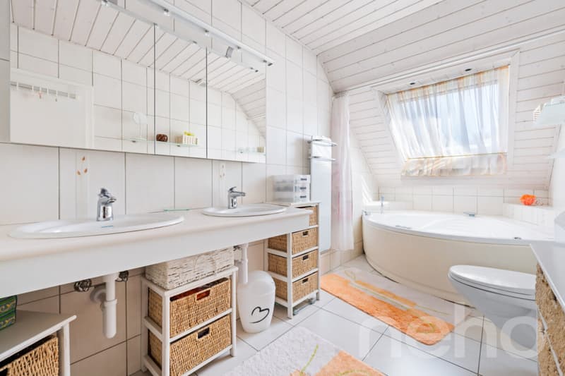 Maison familiale spacieuse avec jardin dans environnement calme (9)