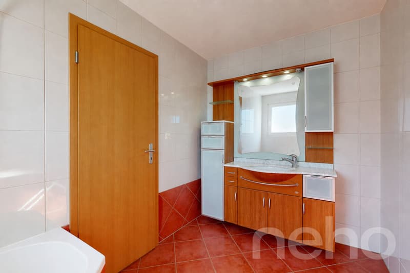 Corcelles: Grand 4.5 pièces lumineux avec 2 balcons, proche commodités (9)