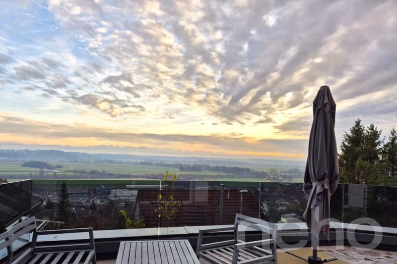 Terrassenwohnung mit 63 m² Aussenfläche & Weitsicht (2)