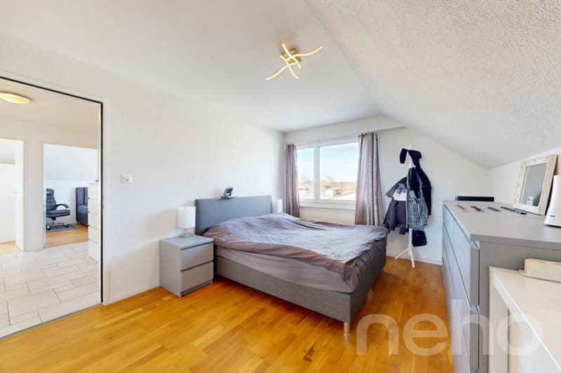 Wohnen mit Charme: Lichtdurchflutete Dachwohnung mit Terrasse (7)