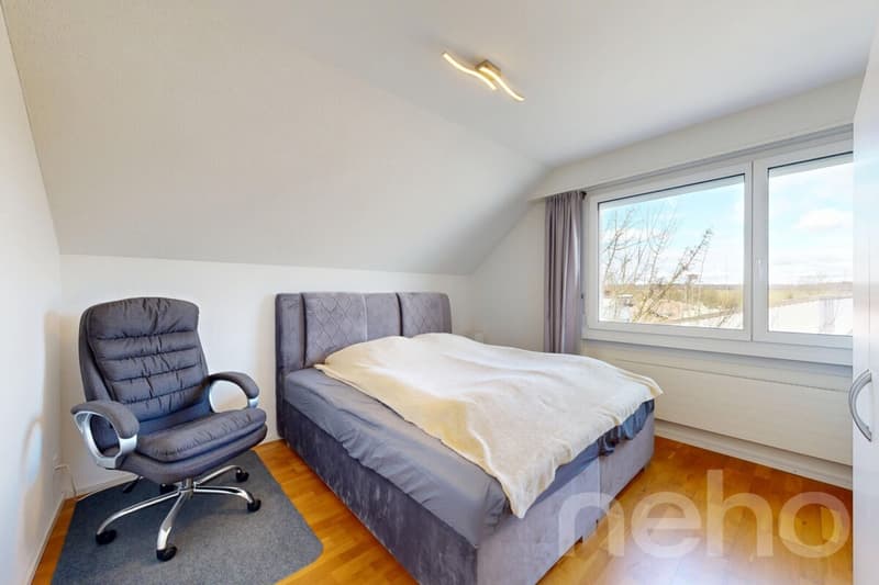 Wohnen mit Charme: Lichtdurchflutete Dachwohnung mit Terrasse (9)
