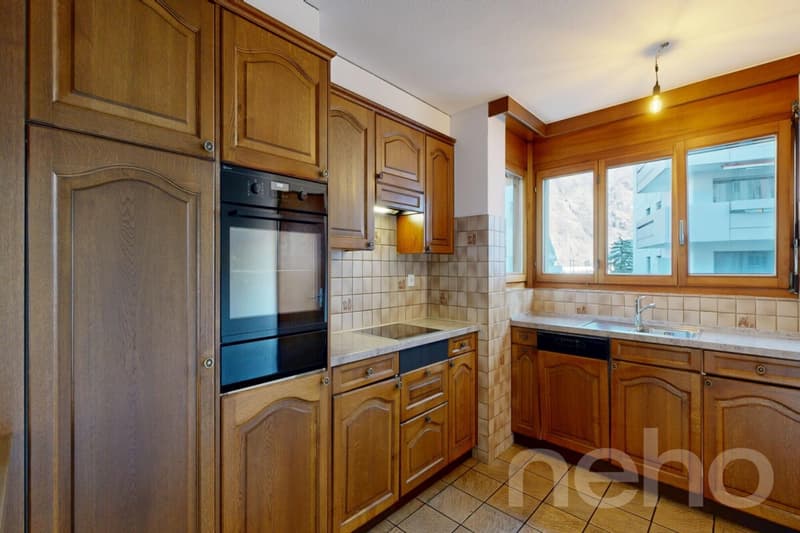 Grosszügige 5-Zimmer-Duplexwohnung mit Bergblick in Visp (8)