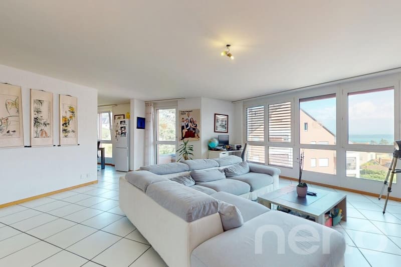 Appartement rénové de 4,5 pièces avec vue  sur le lac ! (4)