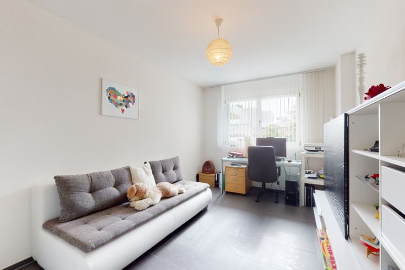 Modernes 5.5 Zimmer Reiheneckhaus mit Garten und Sauna (5)