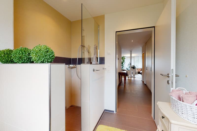 Modernes 5.5 Zimmer Reiheneckhaus mit Garten und Sauna (10)