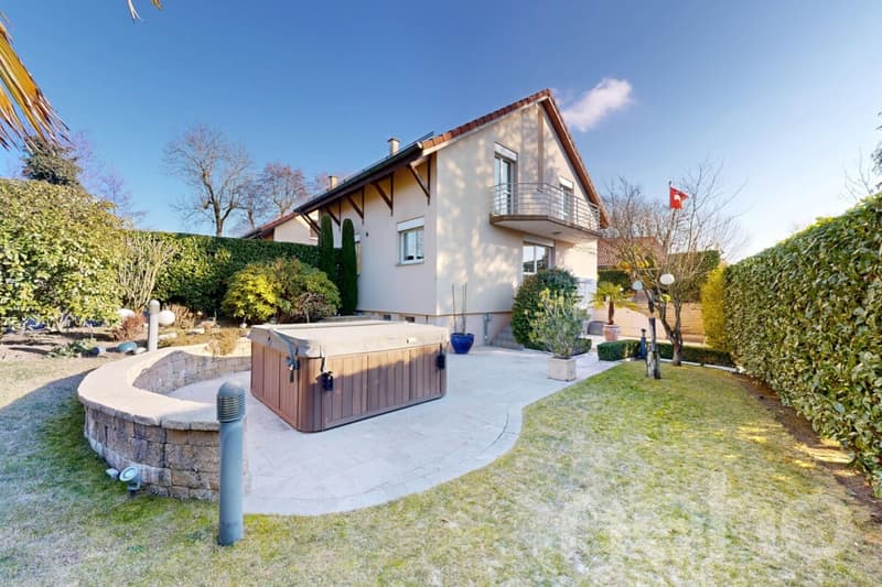 Belle villa familiale avec jardin arboré et studio indépendant (2)
