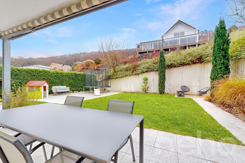Modernes Zuhause mit hochwertigem Ausbau und gepflegtem Gartenparadies (12)