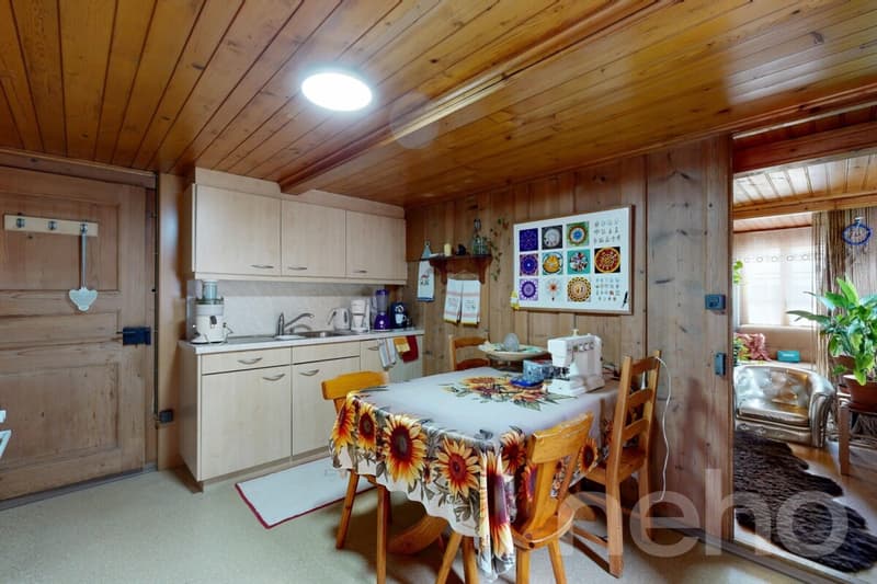 Exklusiv: Grosses Chalet für gemischte Nutzung am Dorfeingang (5)