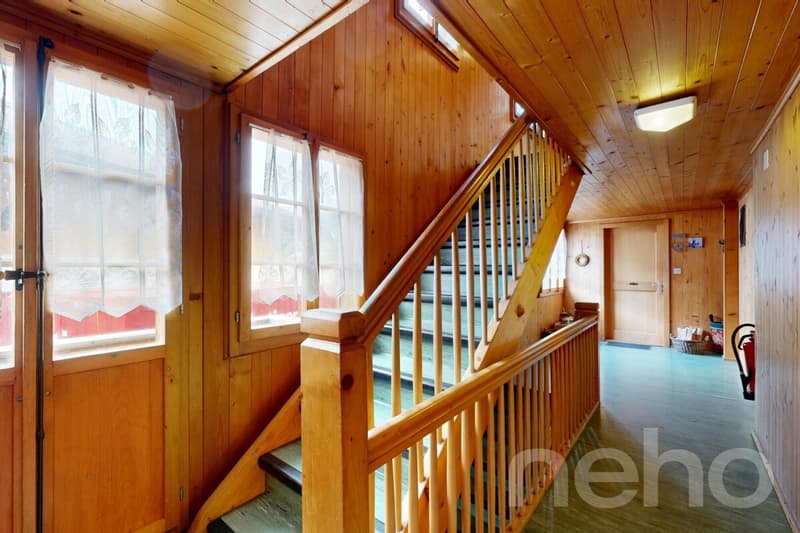 Exklusiv: Grosses Chalet für gemischte Nutzung am Dorfeingang (4)