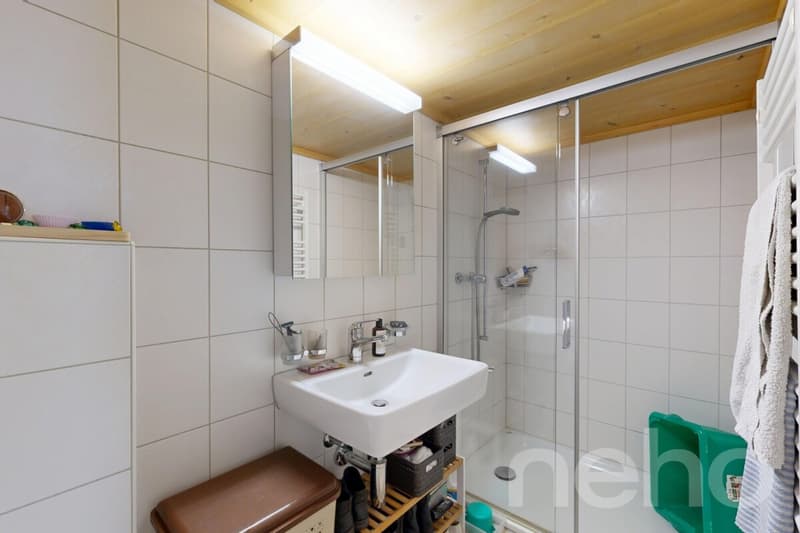Exklusiv: Grosses Chalet für gemischte Nutzung am Dorfeingang (8)