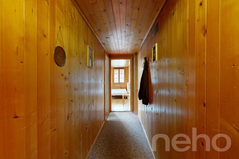 Exklusiv: Grosses Chalet für gemischte Nutzung am Dorfeingang (12)