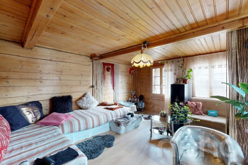Exklusiv: Grosses Chalet für gemischte Nutzung am Dorfeingang (7)