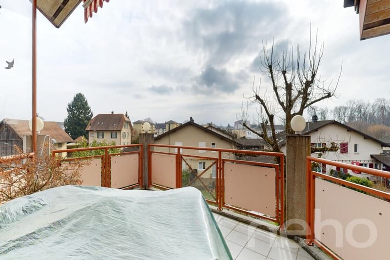 Charmante und grosszügige Dachwohnung an ruhiger Lage (9)