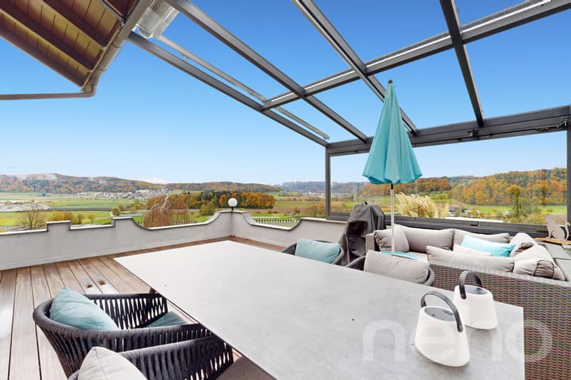 Unverbaubares Panorama: Exklusives 5.5-Zimmer-Einfamilienhaus mit Pool (1)