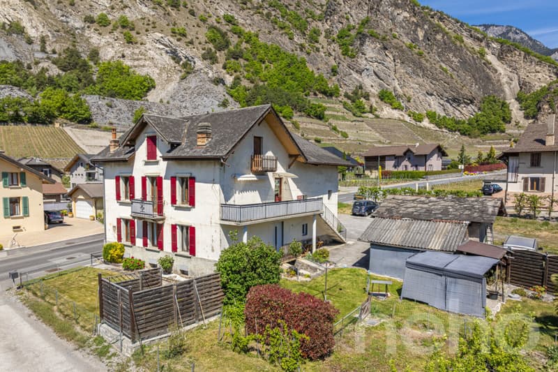 Opportunité Rare à Leytron : Maison Villageoise aux Multiples Possibil (3)