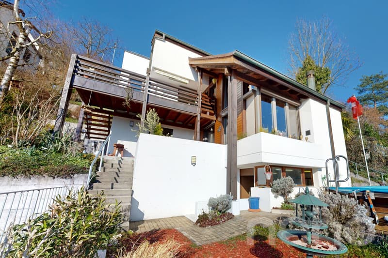 Charmantes 6 Zimmer Einfamilienhaus mit Pool, Sauna und Weitsicht (3)