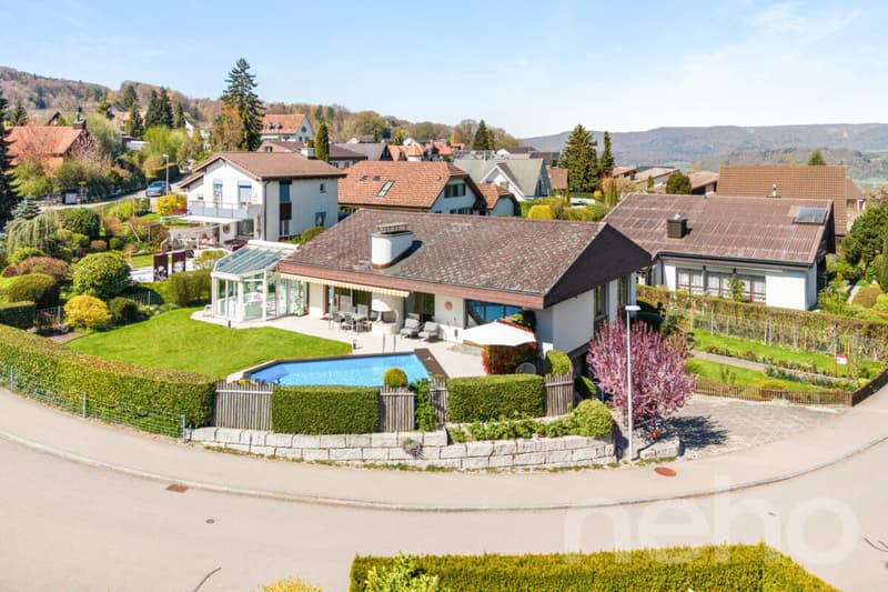 5.5 Zi. Familienparadies mit Pool, grossem Garten und Privatsphäre (1)