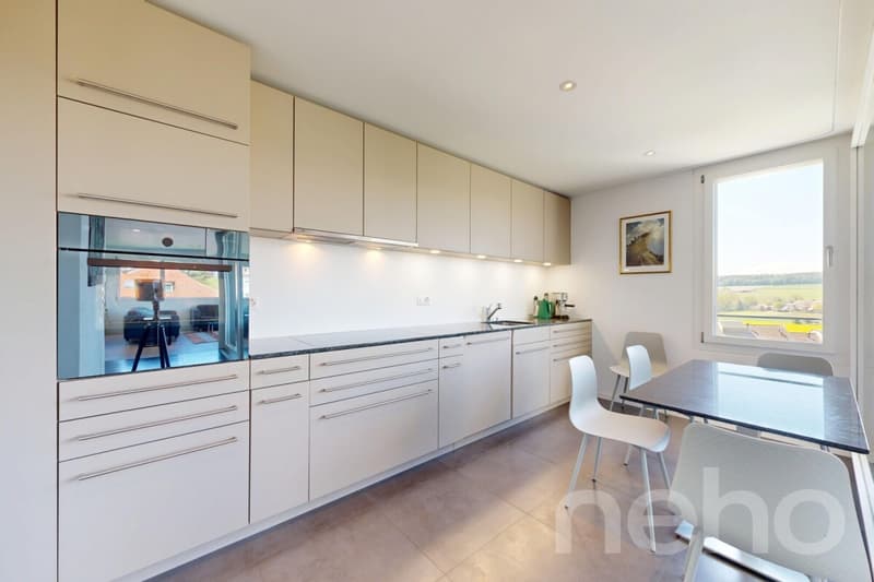 Duplex en attique lumineux avec vue dégagée à deux pas de la gare (8)