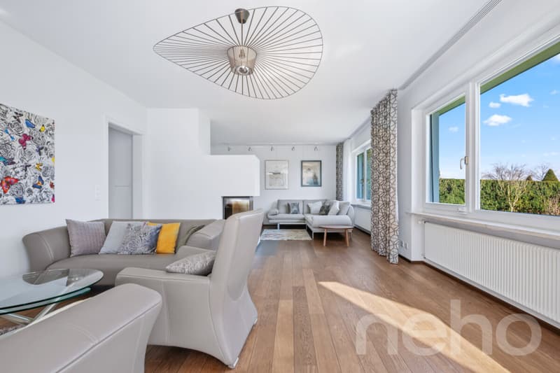 Exklusive Villa mit Galerie, Indoor-Pool und Gartenidylle (10)