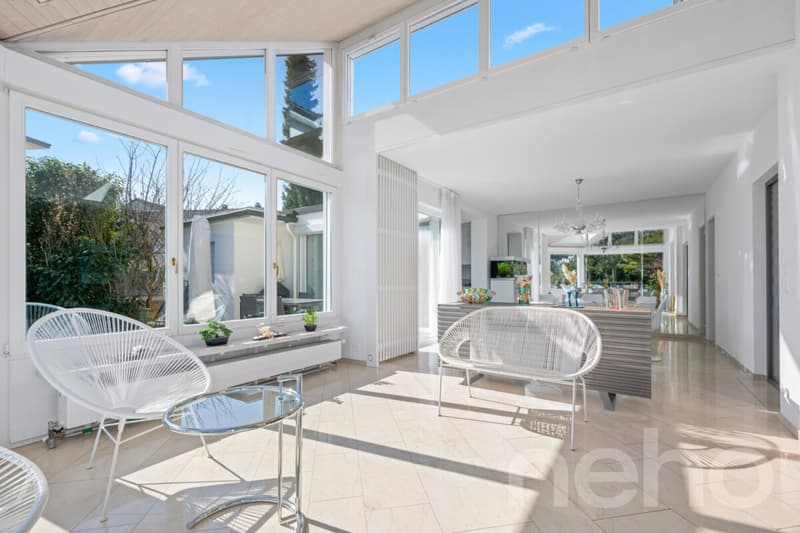 Exklusive Villa mit Galerie, Indoor-Pool und Gartenidylle (7)
