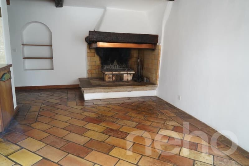 Maison villageoise avec grange et jardin à rénover (7)