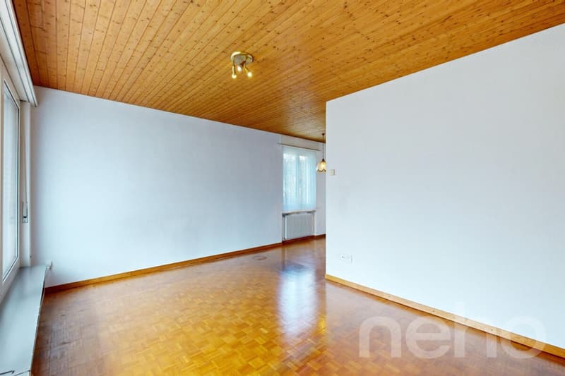 Freistehendes EFH mit grossem Garten, Aussenpool und Wintergarten (7)