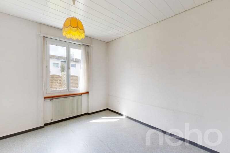 Freistehendes EFH mit grossem Garten, Aussenpool und Wintergarten (9)