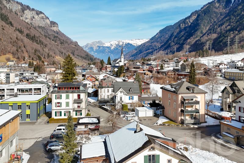 7.5 Zimmer Einfamilienhaus mit Garten und Bergblick (1)