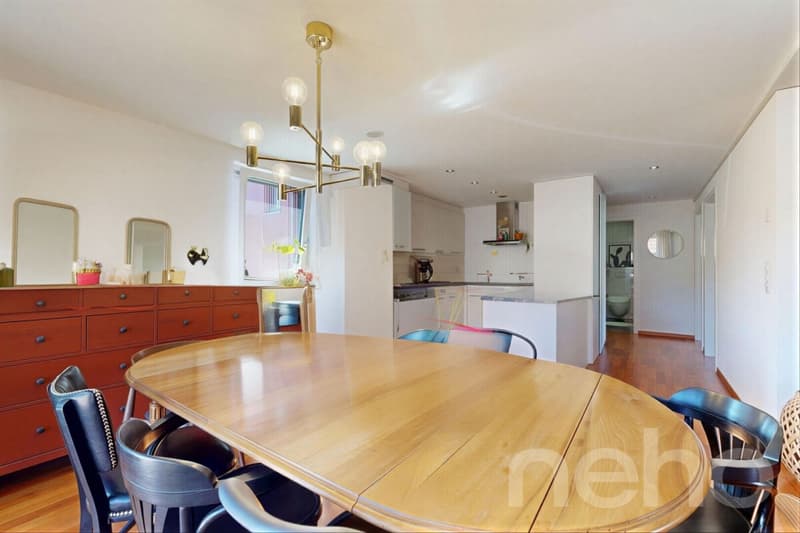Stilvolle 3.5-Zimmerwohnung mit Balkon und Einstellhallenplatz (5)