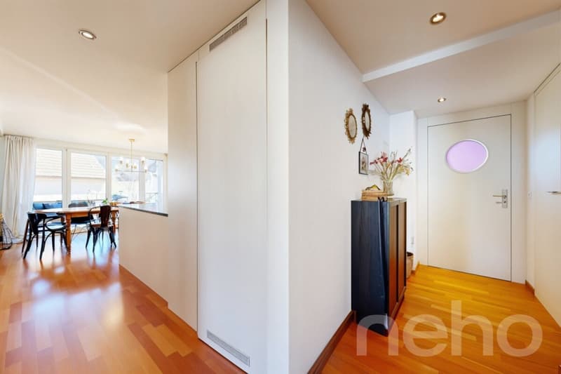 Stilvolle 3.5-Zimmerwohnung mit Balkon und Einstellhallenplatz (8)