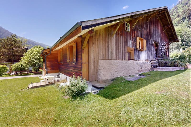 Chalet de caractère : jardin bucolique et potentiel rare (2)