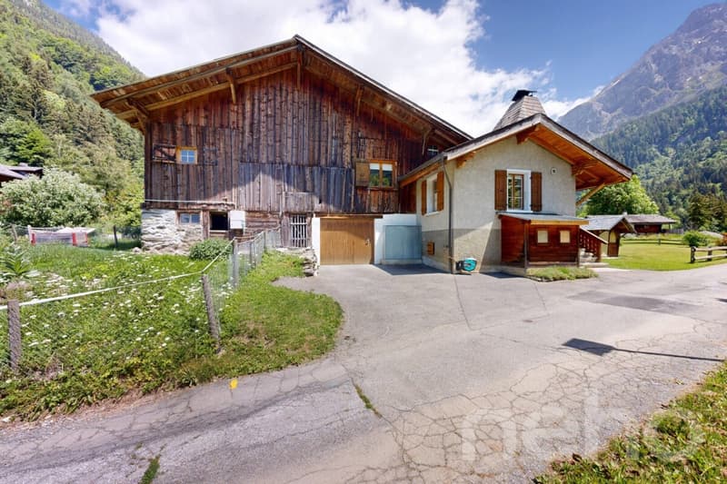Chalet de caractère : jardin bucolique et potentiel rare (3)